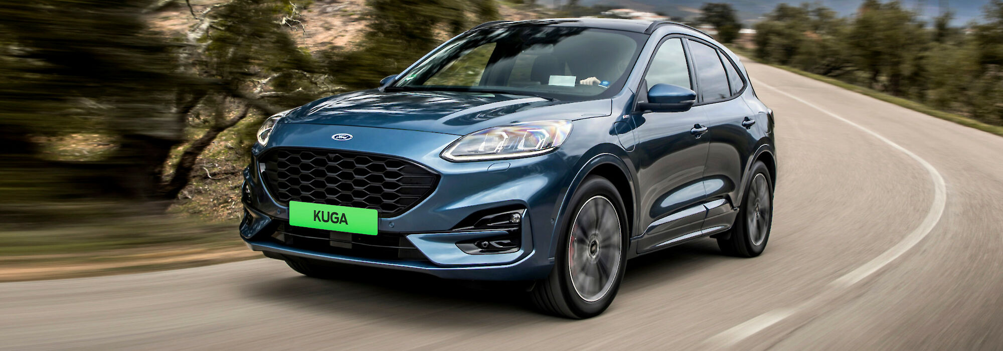 Ford Kuga halad az úton