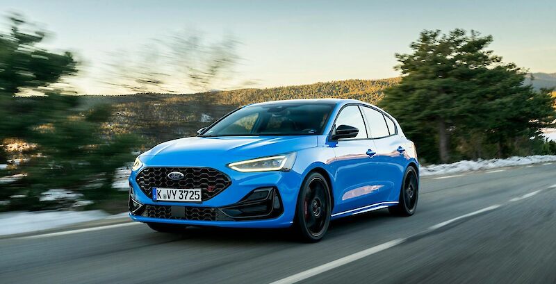 Ford Focus ST halad a téli úton